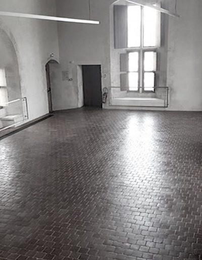 Décoration mariage thème tropical et coloré au Logis La Baronnie à Douvres la Délivrande - la salle de réception avant la décoration © Capture Photographie - Lou Chevallier, par CREA DECO, Décoratrice UFDI à Honfleur, Deauville, Caen - 14